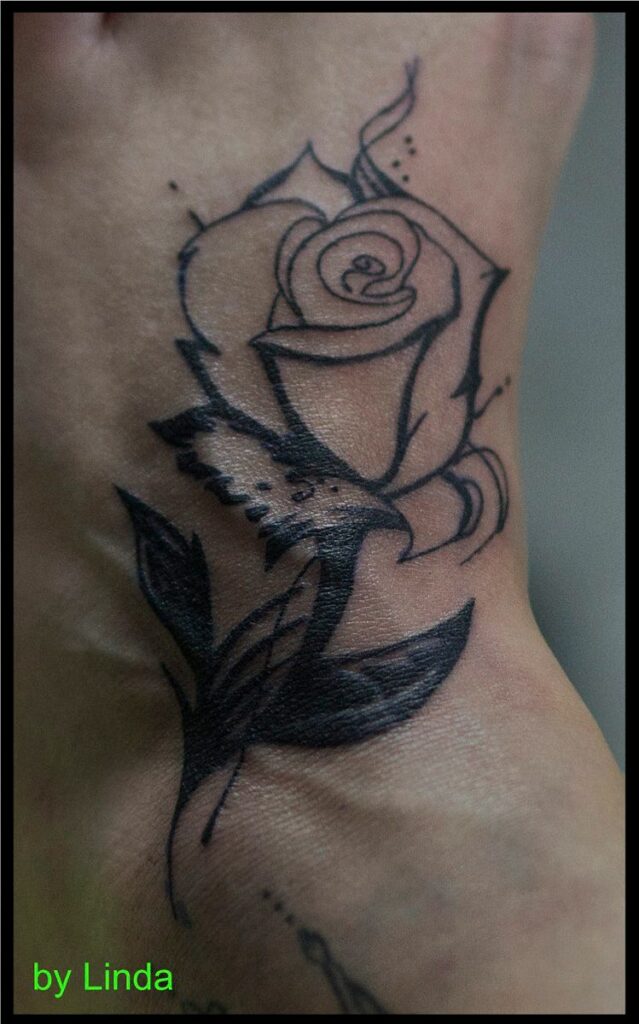 Tattoo Halle Lupus Umbra Black Rose